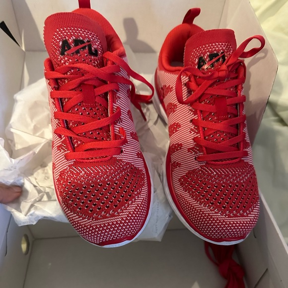 APL techloom pro red sneakers NWT - Picture 2 of 2